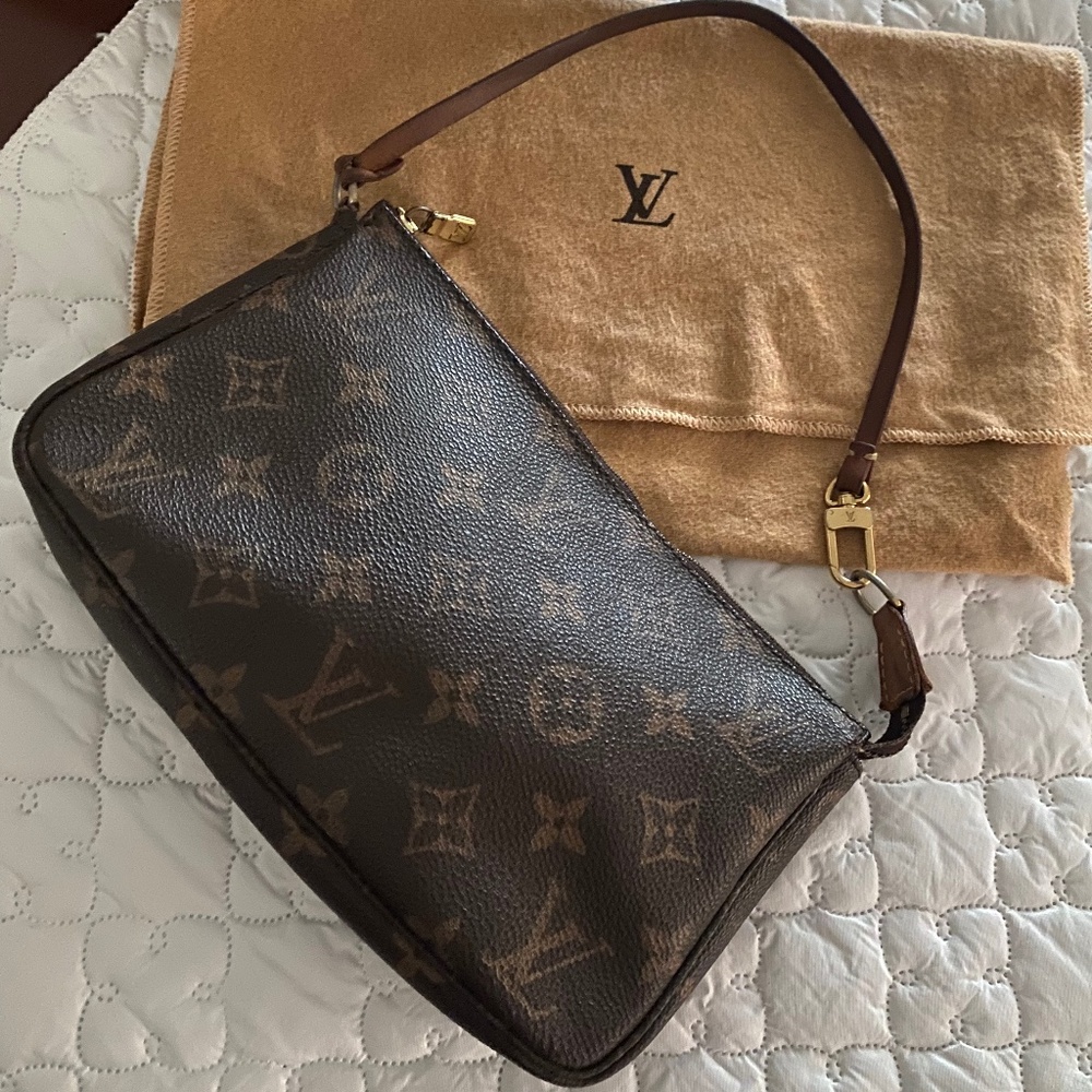 1990s Louis Vuitton Monogram Pochette